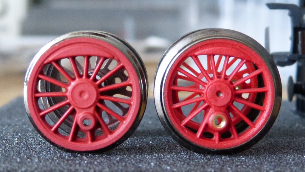 P1130993-BR50-Roco-intervention-old-and-new-wheelsets_zps5icvg9ra.jpg