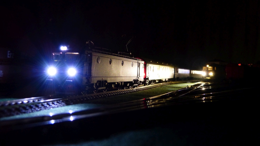P1100280-night-passenger-train1024x576_zps365eca60.jpg